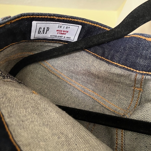 Gap High Rise Stride - Picture 2 of 3